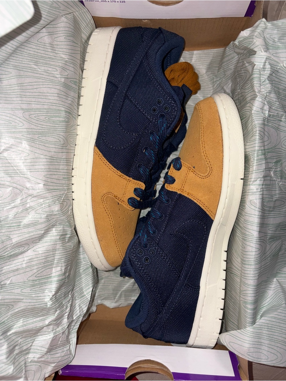 Nike Men’s Sneakers in Navy and Tan